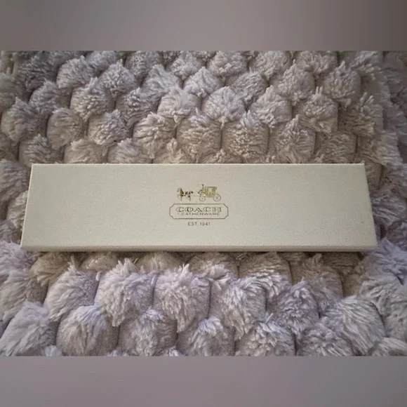 Authentic Vintage Coach Gold Charm Bracelet / Star, Pic Charm, & Carriage! - Picture 7 of 8